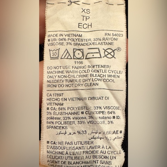 Old Navy Active Black Long Sleeve Open Back Top With Thumb Holes  Women’sSize XS - Picture 5 of 7